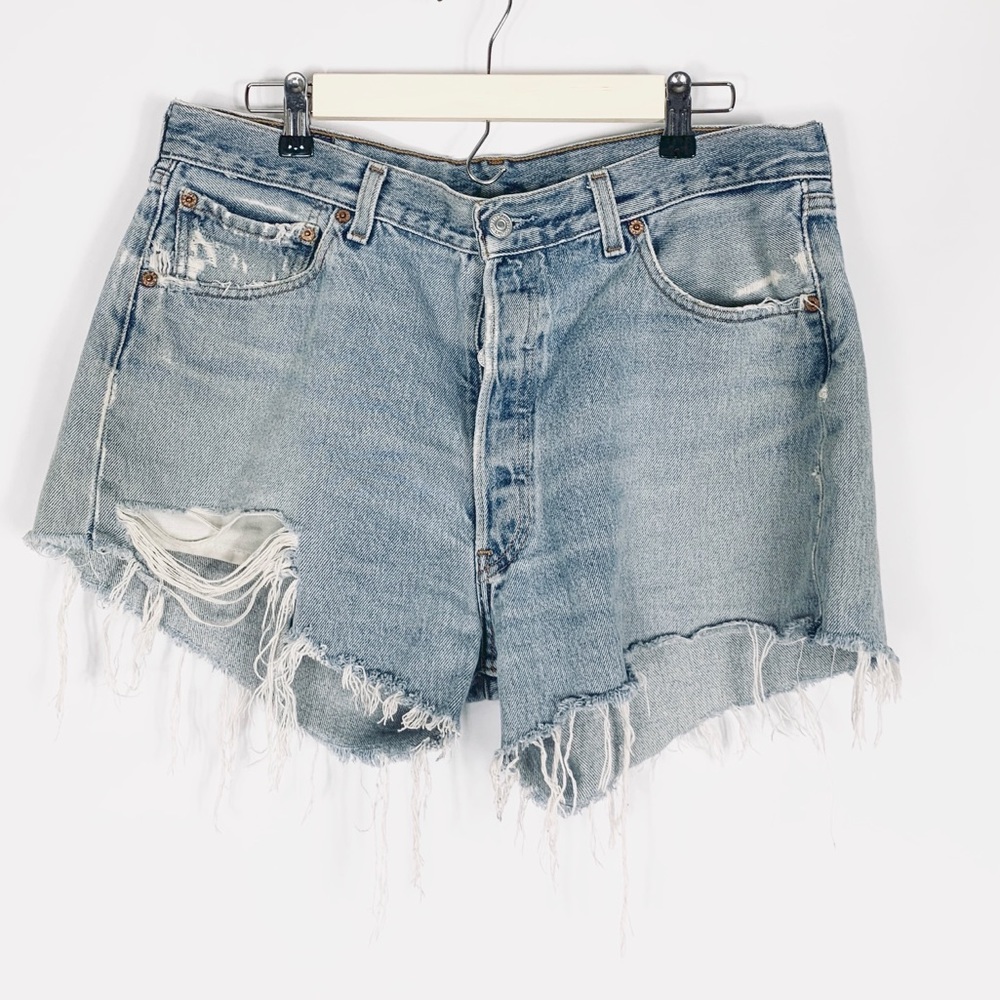 Levi’s 501 | Raw-Hemmed Distressed Shorts.